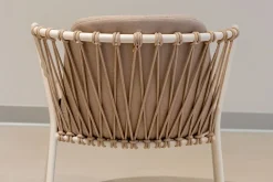 Designstuhl Baga durchgehende Polsterung natur
