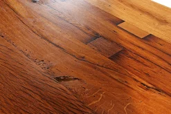 Massivholztisch recycletes Scheunenholz Metallgestell