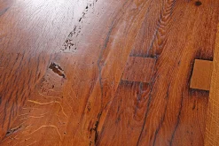 Massivholztisch recycletes Scheunenholz Metallgestell