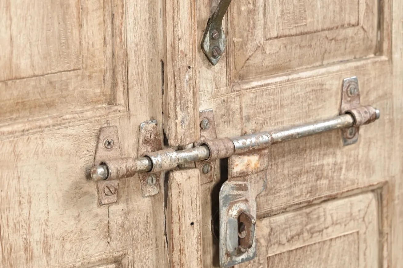 Schrank Vintage whitewashed