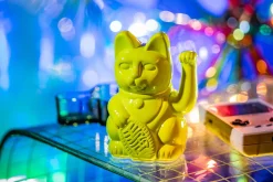Winkekatze Lucky Cat Cosmic shiny gelb