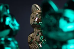 Winkekatze Lucky Cat Cosmic shiny platin